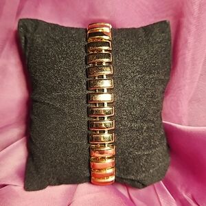 Gold Tone Clasp Braclet